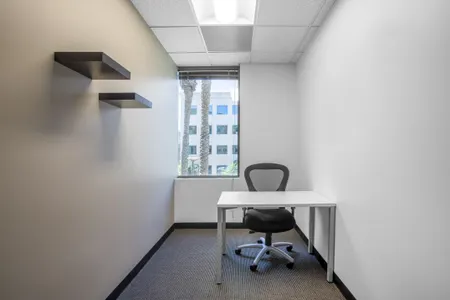 Trọn gói quyền sử dụng không gian văn phòng chuyên nghiệp cho 1 người tại HQ 103 Âu Cơ