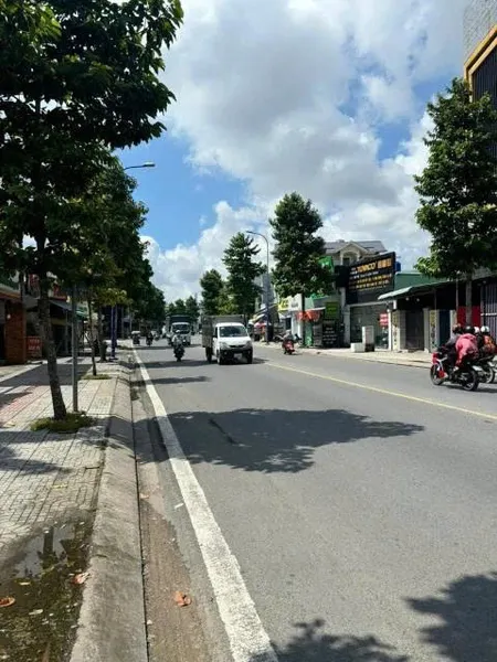 BÁN NHÀ ĐẤT 2 MẶT TIỀN – TRUNG TÂM THỊ TRẤN HÓC MÔN