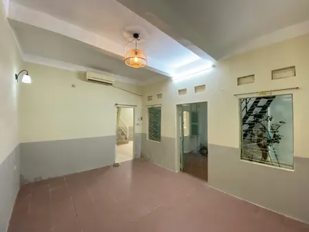 Cho thuê nhà Khâm Thiên, 120m2 x 2.5 tầng, 6 ngủ, 2 vệ sinh, 10 Triệu