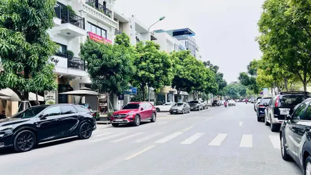 bán nhà Lâm Hạ- bệnh viện Tâm Anh, 90m x 4 tầng, mặt tiền 6m, phân lô, vỉa hè, ôtô tránh