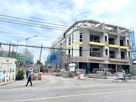 Bán đất tặng nhà TT Dĩ An, TPHCM, 144m2, xây dựng 4 tầng, giá 8 tỷ