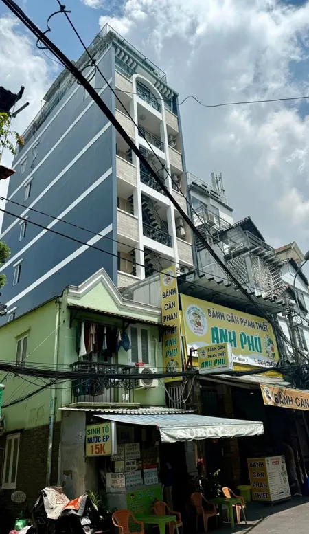 🏢 Bán căn hộ dịch vụ – 20 Tân Mỹ, P. Tân Thuận Tây, Q7  • DT: 5.25 x 13.3m – CN: 70.1m²  • XD: 7 tầng, tổng sàn 414.56m²  • Gồm 15 phòng + mặt bằng trệt cho thuê  • Thu nhập: 80tr/tháng (chủ ở & kinh doanh)  • Hướng: Đông  • Sổ hồng riêng
