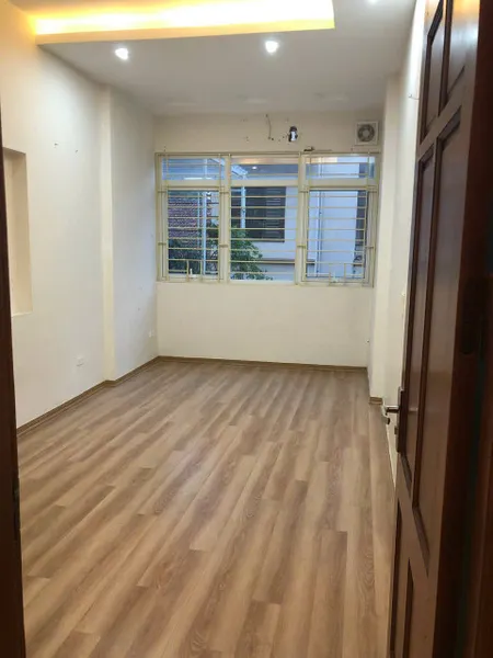 Cho thuê nhà nguyên căn ngõ Đặng Thái Thân, 40m2x4 tầng,6 ngủ,3 wc 20m ra phố
