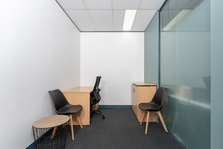 Không gian văn phòng được thiết kế chỉn chu đến từng chi tiết tại Regus The Sun Building dành cho 2 người.