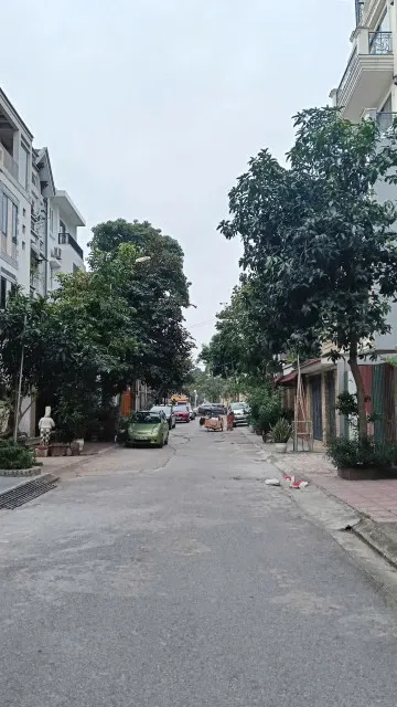 Nhà Bán Việt Hưng – 96m² – MT 6m – Ô tô tránh, vỉa hè – 29 tỷ 🚗