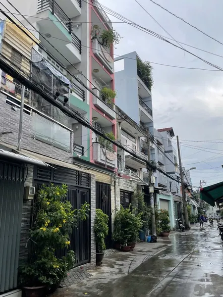Bán Nhà Quận 11, Nhà Nát 64m2, DT vuông sổ đẹp, Cách Hẻm Xe Tải chỉ 1 căn nhà