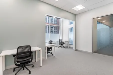 Các văn phòng trong mở được thiết kế riêng dành cho 3 người tại Spaces Belvedere