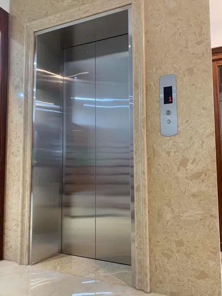Cho thuê nhà mới, căn góc, Phạm Ngọc Thạch, 104m2x 5T vỉa hè 29 Tr