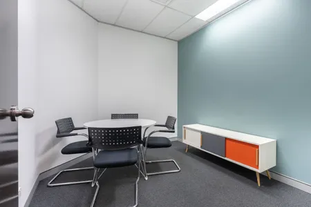 Không gian văn phòng riêng đầy đủ dịch vụ dành cho bạn và đội ngũ tại Regus Udic N04
