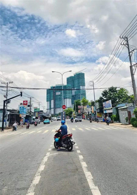 Bán đất 15x43.6m, mặt tiền đường ql1k, p. đông hòa gần go dĩ an, đang thuê 40tr/th