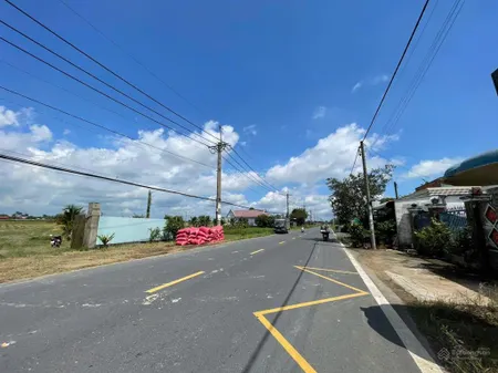 20.600m2 (2ha) mặt tiền tỉnh lộ 7 giá chỉ 2,2 tr/m2 qh full đất ở nông thông