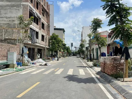 Bán đất cự khối, ô tô tránh, vỉa hè, kinh doanh, 94 m2, mặt tiền 5.8 m, giá chỉ 16 tỷ.