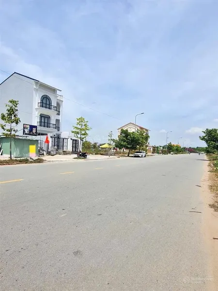 Bán gấp lô đất đẹp mt 9a, sát bên vành đai 3, đường nhựa 30m thông thoáng đối diện vinhomes
