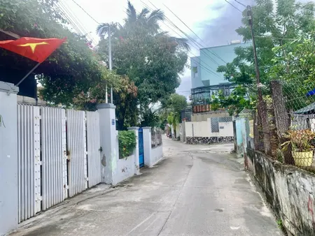 Bán đất 2tỷ4 mặt tiền đường nguyễn chích, vĩnh hoà, nha trang + dt 99,6m2. đường ô tô