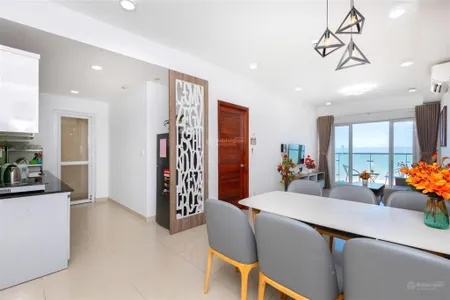 Cần bán gấp 1 căn view trực diện biển tầng cao 2pn full nội thất giá tốt nhất hiện tại
