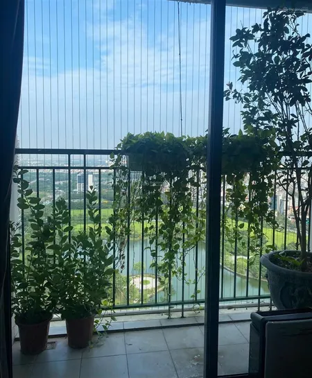Bán nhanh căn 3 ngủ 130m2 khu n03 tầng trung view trọn hồ, sẵn sổ, 2 slot xe, full nội thất nhập