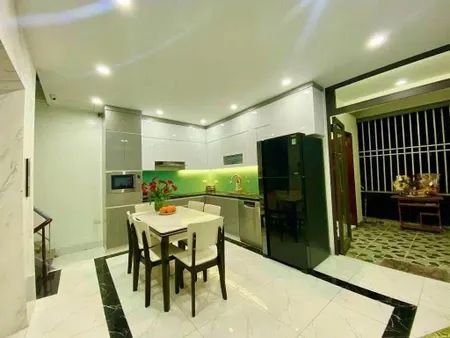 Cho thuê nhà Nguyễn Chính, vừa KD on kết hợp ở gđ, 5 tầng x 45m2, thang máy, 16 triệu/th