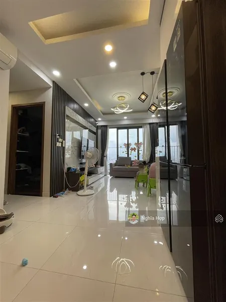 Bán căn hộ có sổ, 2 phòng ngủ, 1 nhà vệ sinh, gần quận 1, tiện ích đầy đủ, cho thuê nhanh