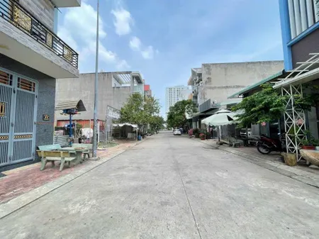 Chính chủ gửi bán lô đất mặt tiền kinh doanh dt 77m2 cách vincom dĩ an 3km, sổ sẵn full thổ cư.