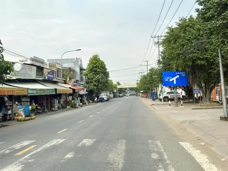 237m2 (full thổ) đường xe hơi 7 chỗ giáp ranh bình chánh. (không mồ mả, không qh)