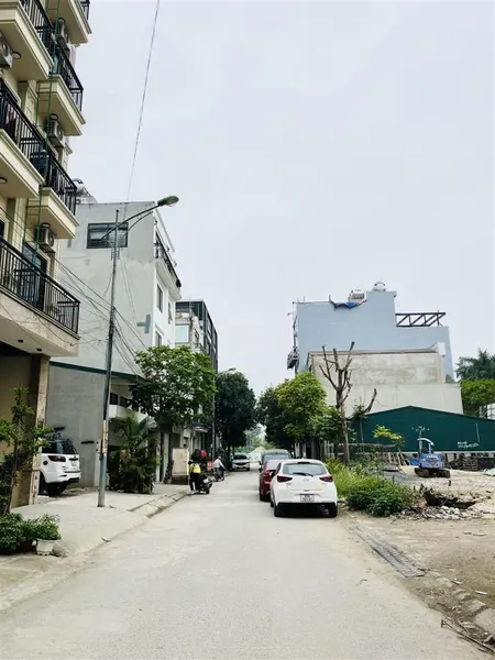 Bán gấp lô đất đg kiều mai, 90m2, mt 11m, 3 mặt ô tô tránh, vỉa hè hai bên, xây toà vp siêu đẹp