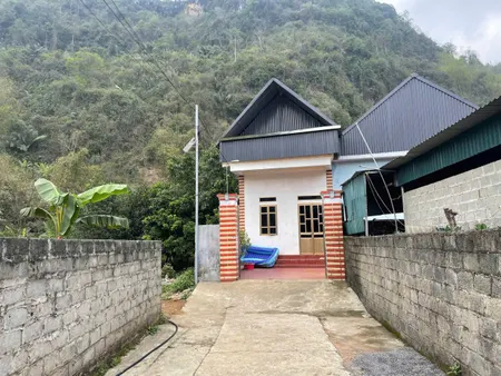 BÁN ĐẤT NGÃ BA BÃI CHẠO CÓ NHÀ MÁI BẰNG .