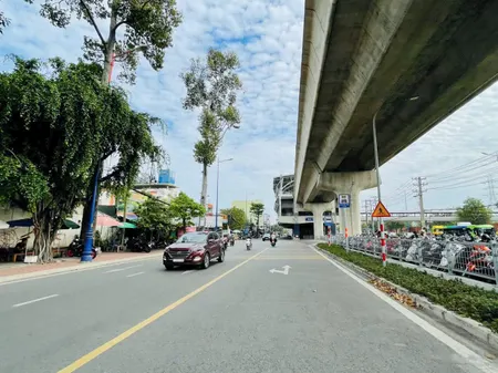 579- BÁN ĐẤT VỊ TRÍ ĐẮT ĐỊA NGAY GA METRO BÌNH THÁI - KHU VIP-120M ngang 7M Vuông Vức