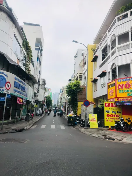 Bán nhà tại 32 Huyền Quang, Phường Tân Định, Quận 1, HCM. DT 33.5m2 giá 13 tỷ TL