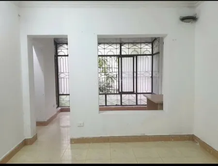Cho thuê nhà Tập thể tầng 3 Tạ Quang Bửu, 40m2, 1 ngủ, 1 vệ sinh, 6.5 Triệu ở gđ, sinh viên