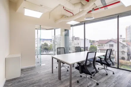 Không gian văn phòng được thiết kế chỉn chu đến từng chi tiết tại Regus Q2 Thảo Điền dành cho 5 người.