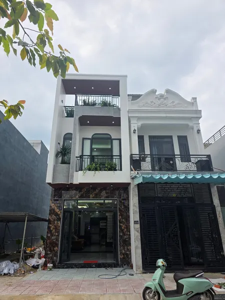 NHÀ PHỐ TRỆT LẦU - CÓ PHÒNG NGỦ DƯỚI - sân Xe Hơi