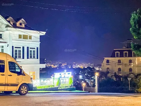 Giá rẻ 1/2 2500m2 đồi huy hoàng p8 đà lạt, ngang rộng, đường nhựa 10m khu vip view đẹp 19 tr/m2