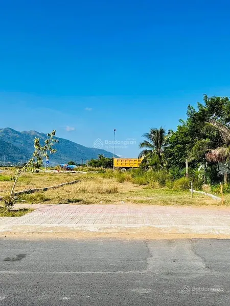 Trục chính 2 tháng 9, kkt vân phong. đường qh 26m, full thổ, 186 m2. cách kđt 500m. giá 18tr/m2