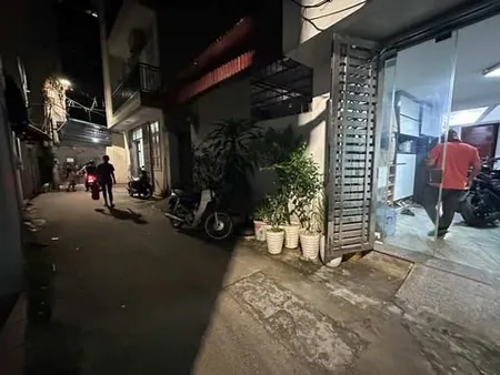 NHÀ ĐẸP SẴN Ở LUÔN - Ô TÔ LÙI TẬN CỬA - 30M RA ĐƯỜNG Ô TÔ TRÁNH VÀ BÃO GỬI Ô TÔ - NGÕ THÔNG