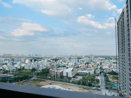 Cần bán căn hộ 2 phòng ngủ 2 nhà vệ sinh full kính diện tích lớn 70m2