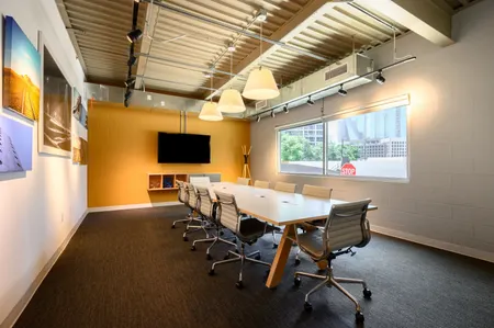 Không gian văn phòng mở có thiết kế đẹp mắt dành cho 10+ người tại Spaces Belvedere