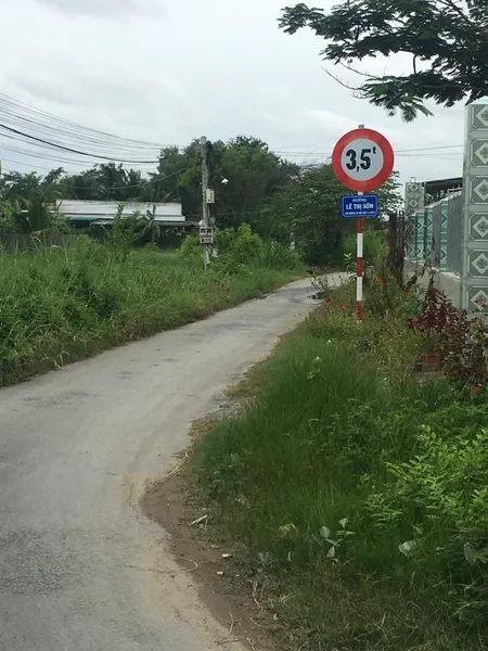 Lô đất 3 mặt tiền.kinh doanh đa ngành nghề.đường xe hơi
