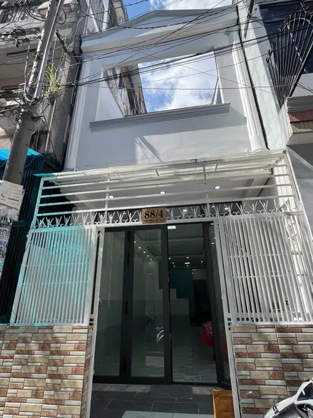 Bán nhà 3 tầng đẹp Thái Phiên, 44m2, gần Lạc Long Quân, Trung tâm Q11, chỉ hơn 5 tỷ