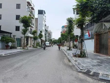 Lô góc phúc lợi, mặt tiền khủng, vỉa hè, thoáng sáng, 2 ô tô tránh, đông đúc dân cư, trường học