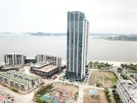 Bán đất tmdv 4 mặt tiền, 8000m2 bãi cháy, hạ long, qn, giá sốc 110 triệu / m2, đc xây cao tầng