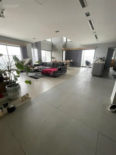 Chính chủ cần bán gấp căn penhouse duplex diện tích 382m2, 5pn, 4wc, giá chỉ 25 tỷ, full nội thất