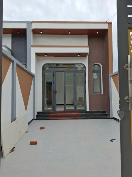 Nhà hẻm 2m cách đường Phạm Hùng tầm 100m, chợ, trường học 600m và vào trung tâm TP Mỹ Tho chỉ 5 phút xe máy, Big C _ trường Chuyên chỉ 3_4 phút thôi