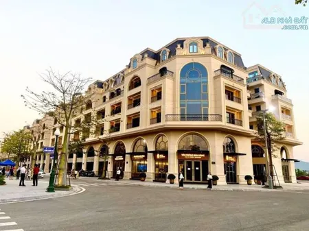 BÁN QUỸ CĂN CHUYỂN NHƯỢNG GIÁ TỐT NHẤT ROYAL MANSION- NGÃ 6 TP BẮC GIANG- 84M2 - 14 TỶ