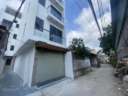 Hoa hậu bát khối mới koong ô tô đỗ cổng thông tứ tung gần cầu vĩnh tuy giá 5,85 tỷ