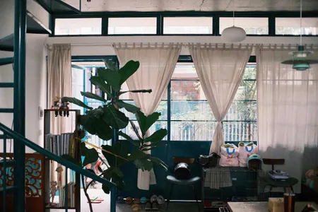 Xuất ngoại cần bán nhà SRXD Thái Phiên có sân vườn nhỏ