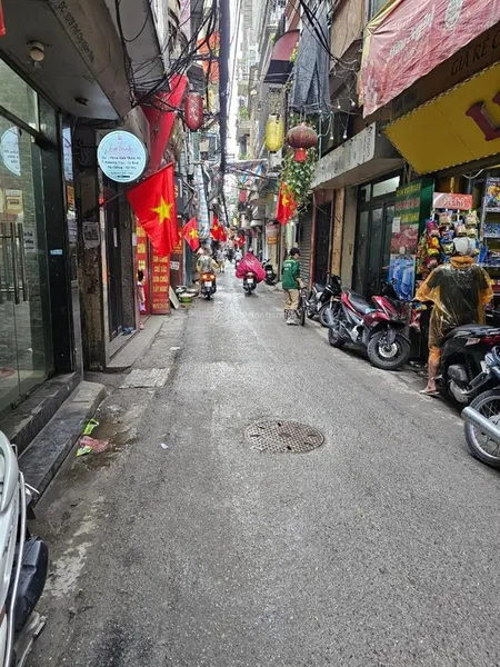 Bán đất tặng nhà 3t, 20m ra phố ngõ thông rộng , hiếm nhà bán . dt 80m 3t mt 4,8m giá 10tỷ