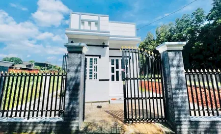 🏘️Nhà cấp 4 có sẵn vườn cây ăn trái 📍Đá Bạc - Châu Đức - BRVT 🚗Quốc lộ vào 400m, ngay trung tâm, dân cư đông đúc.  ✍️Gần chợ, trường học cấp 1.Cấp 2 💥15×22×100tc  💰1 tỉ 450 lh 0837527252
