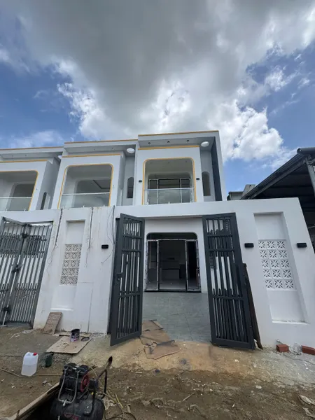 nhà lầu mới hoàn thiện sổ riêng có hỗ trợ vay bank bảo hành nhà cửa 5 năm 12 sơn chống tấm