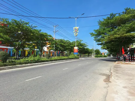 Bán Lô Đất Mặt Tiền Đường Yên Ninh 
Ninh Hải - Ninh Thuận( cũ ) / Nam Khánh Hoà Diện tích : 150m2 giá 1 ty9 lh e Trinh