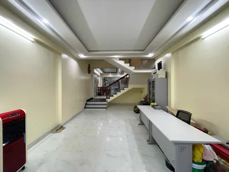 Cần bán nhà 4 tầng 90m2 Tô Vũ Văn Cao vị trí đẹp, ô tô đỗ cửa